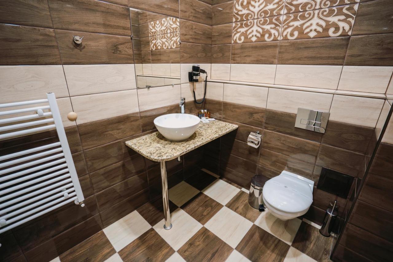 Хотел Театъръ Pleven Exterior foto