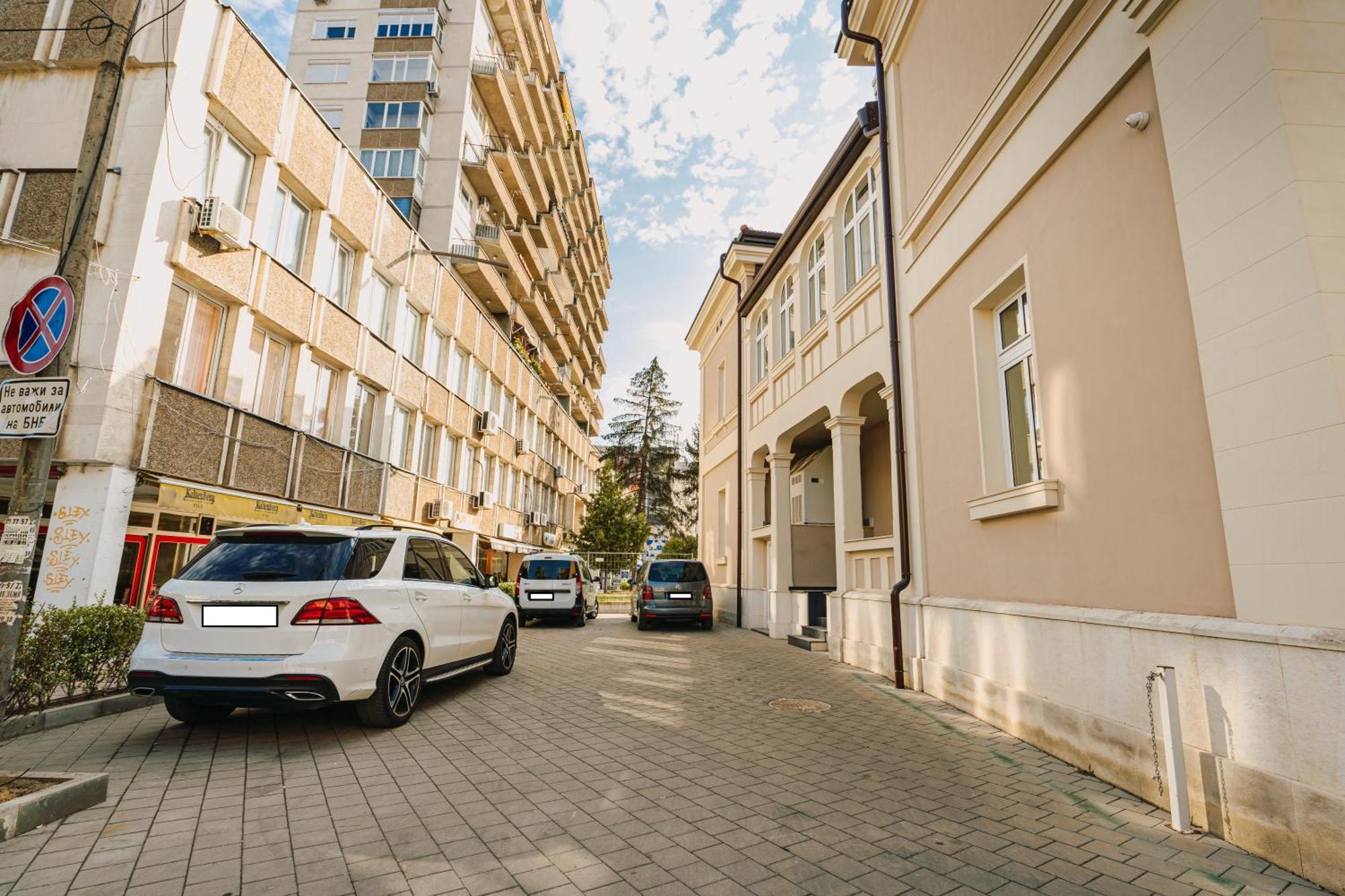 Хотел Театъръ Pleven Exterior foto