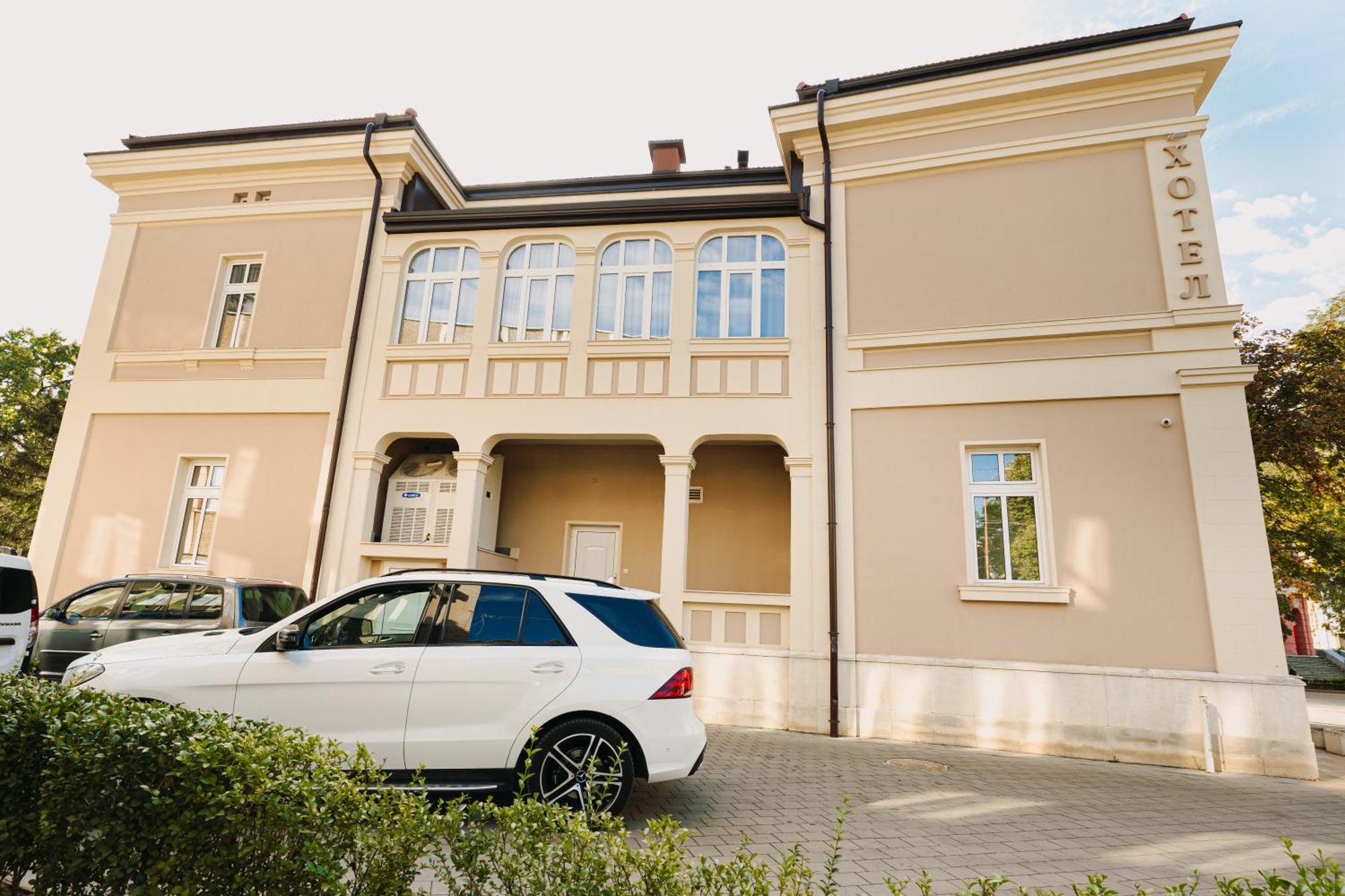 Хотел Театъръ Pleven Exterior foto