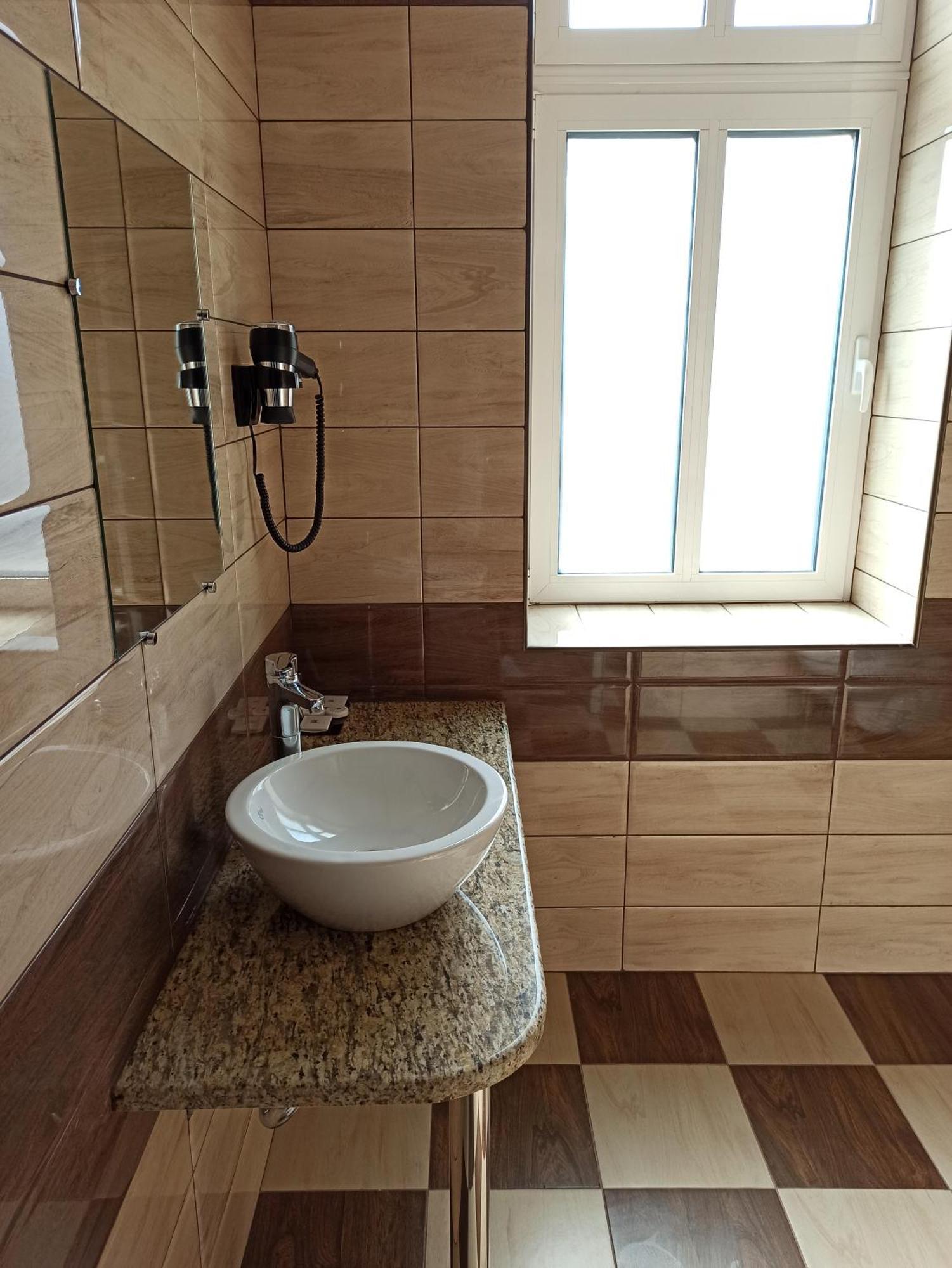 Хотел Театъръ Pleven Exterior foto